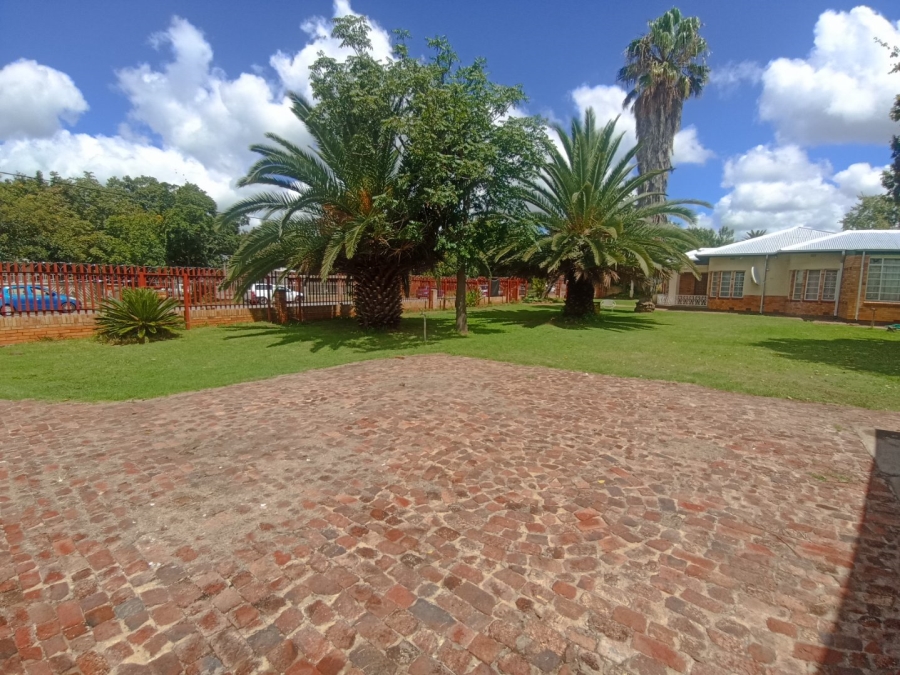 To Let  Bedroom Property for Rent in Bult West North West